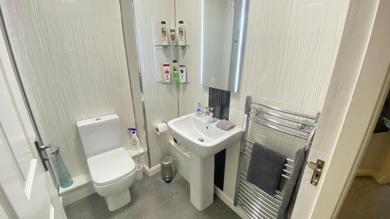 Paisley Central Apartment #3 ภายนอก รูปภาพ